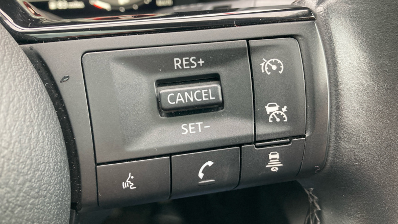 Nissan Qashqai 1.3 DiG-T MH N-Connecta 5dr Petrol Hatchback